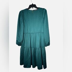 Doe & Rae Green Tiered 3/4 Sleeve Dress